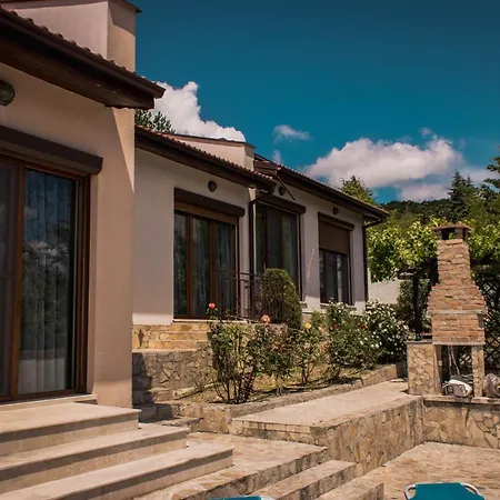 فيلة Dream House